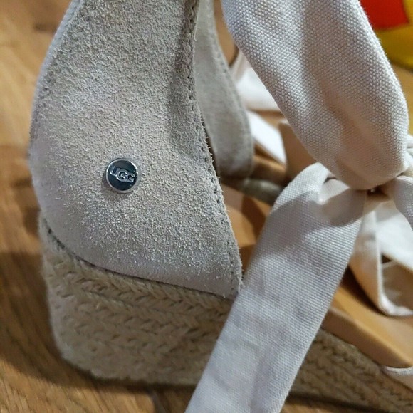 Ugg Women's Yarrow Wedge Heel Strappy Bow Sandal Natural Beige Canvas Size 7.5 - Picture 3 of 8